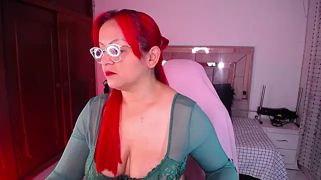 salomecastro  online show from 10.30.25