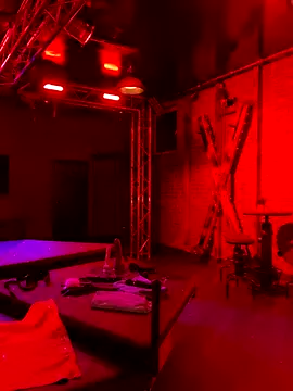 Etwas neugierig online show from 10.29.25