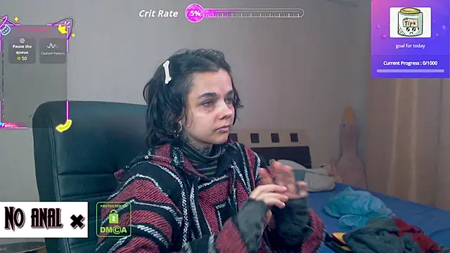 Snapshot of Dark__Elf chatting on 10.24.25 Dark Elf online show from 10.24.25