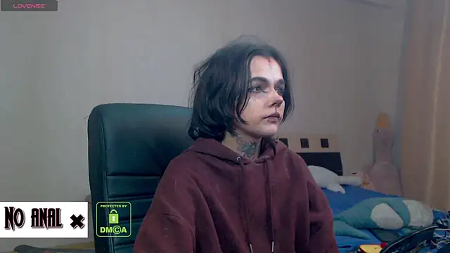 Snapshot of Dark__Elf chatting on 11.11.25 Dark Elf online show from 11.11.25