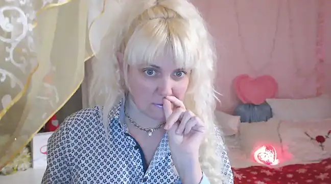 SunnySylvia online show from 01.04.25