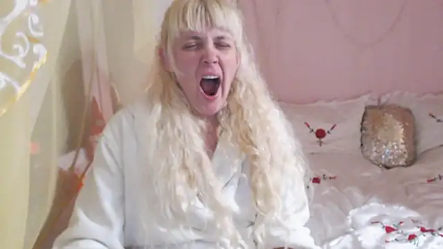 SunnySylvia online show from 11.27.25