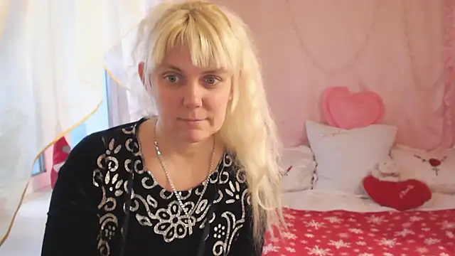 SunnySylvia online show from 12.18.25