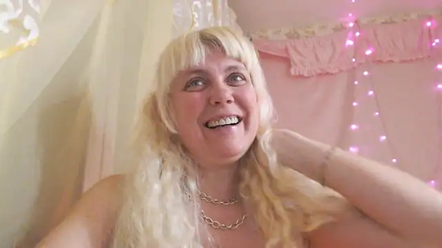 SunnySylvia online show from 02.12.26