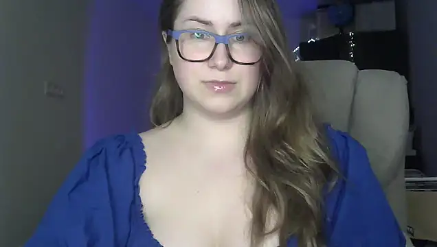 Snapshot of SeasonalSomeone chatting on 05.18.26 SeasonalSomeone online show from 05.18.26