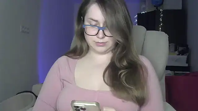 Snapshot of SeasonalSomeone chatting on 05.19.26 SeasonalSomeone online show from 05.19.26