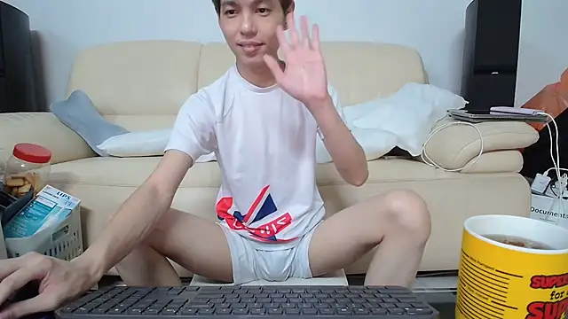 Snapshot of andrewooi chatting on 05.03.26 andrewooi online show from 05.03.26
