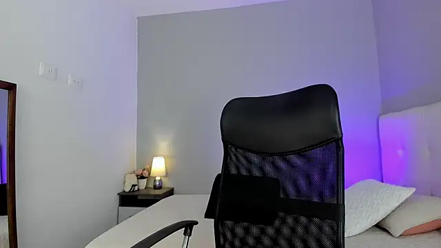 Snapshot of NataliaBuiles chatting on 01.28.25 NataliaBuiles online show from 01.28.25