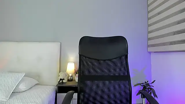 Snapshot of NataliaBuiles chatting on 02.07.25 NataliaBuiles online show from 02.07.25