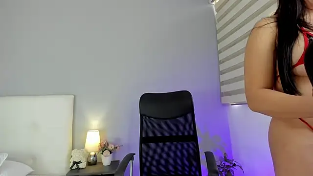 Snapshot of NataliaBuiles chatting on 02.08.25 NataliaBuiles online show from 02.08.25