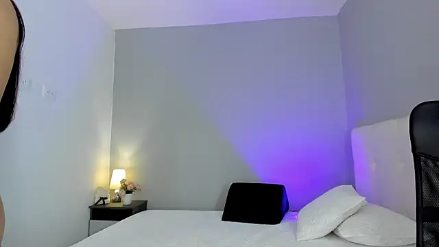 Snapshot of NataliaBuiles chatting on 03.13.25 NataliaBuiles online show from 03.13.25