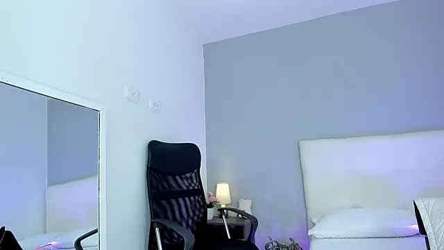 Snapshot of NataliaBuiles chatting on 09.11.25 NataliaBuiles online show from 09.11.25