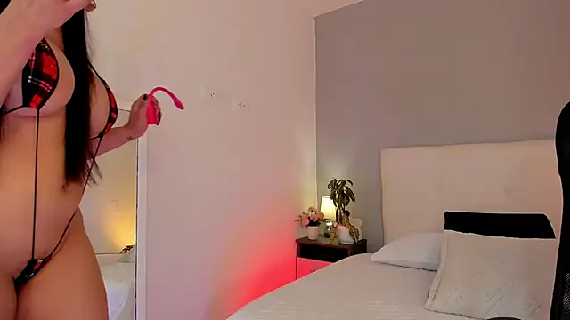 Snapshot of NataliaBuiles chatting on 10.09.25 NataliaBuiles online show from 10.09.25