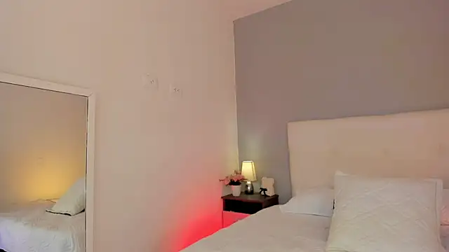 Snapshot of NataliaBuiles chatting on 11.21.25 NataliaBuiles online show from 11.21.25