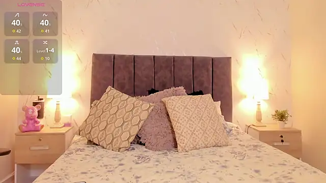 Luci evans online show from 11.09.25