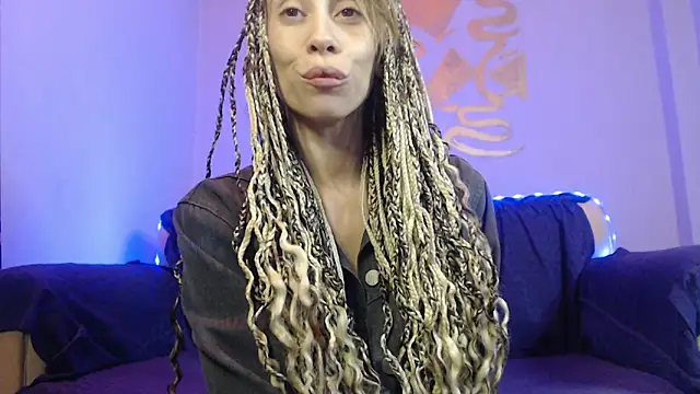 Snapshot of DIOSAHONEY chatting on 05.09.26 DIOSAHONEY online show from 05.09.26