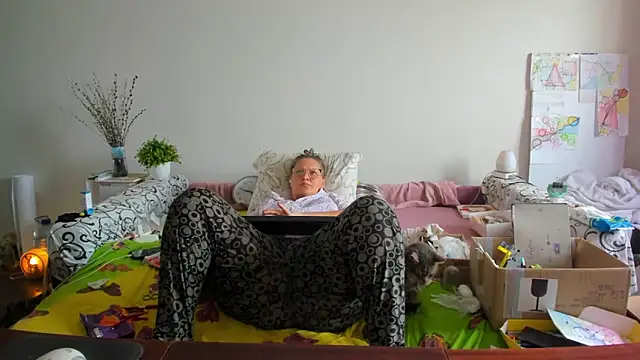 Snapshot of IamYourNarcotic chatting on 10.24.25 IamYourNarcotic online show from 10.24.25