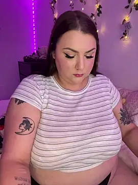 Snapshot of honeyviolet chatting on 11.02.25 honeyviolet online show from 11.02.25