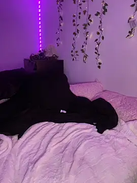 Snapshot of honeyviolet chatting on 11.07.25 honeyviolet online show from 11.07.25