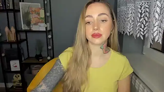 Snapshot of sexyCoralie chatting on 12.26.24 sexyCoralie online show from 12.26.24