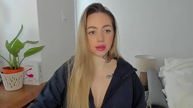 Snapshot of sexyCoralie chatting on 01.19.25 sexyCoralie online show from 01.19.25