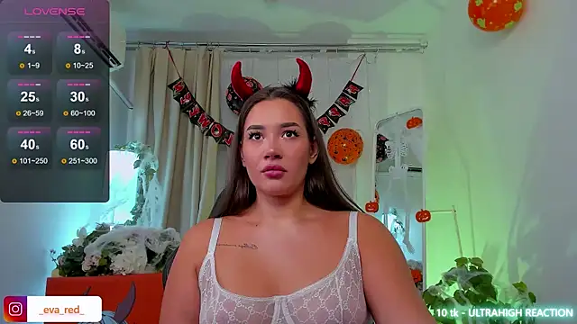 Snapshot of _Eva_Rose_ chatting on 10.28.25 Eva Rose online show from 10.28.25