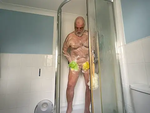 Snapshot of bigpru chatting on 10.26.25 bigpru online show from 10.26.25