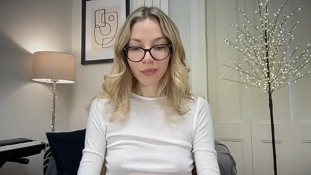 Cutensadistic online show from 12.23.24