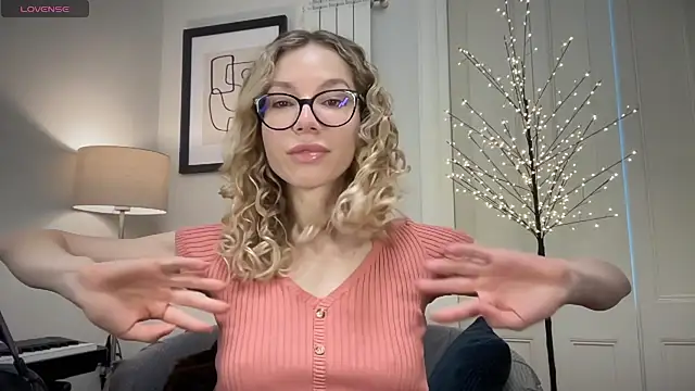 Cutensadistic online show from 01.06.25