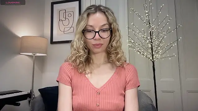 Cutensadistic online show from 01.06.25