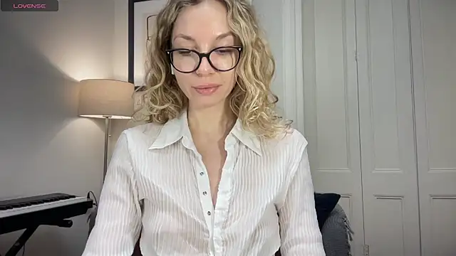 Cutensadistic online show from 01.16.25