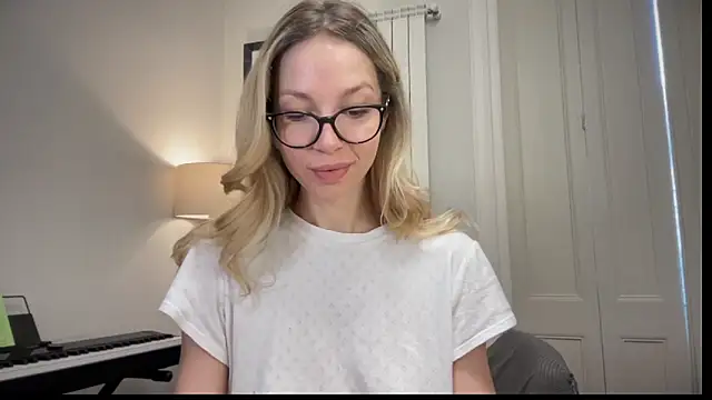 Cutensadistic online show from 02.28.25