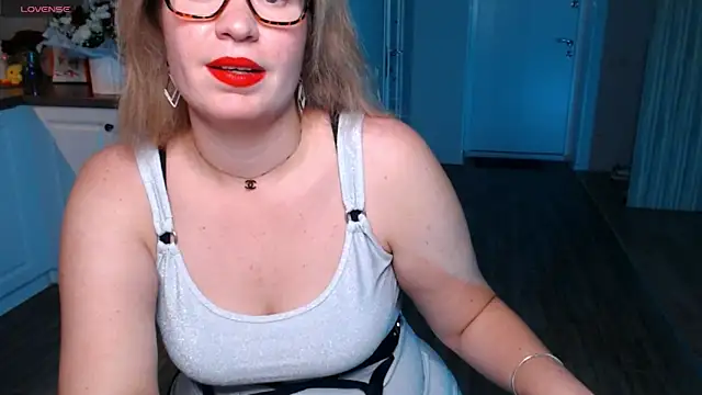 HotTiffani online show from 09.10.25