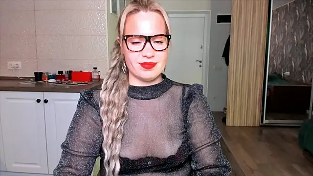 HotTiffani online show from 10.19.25