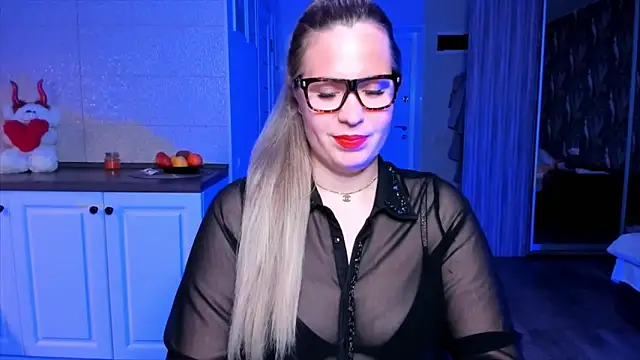 HotTiffani online show from 11.28.25