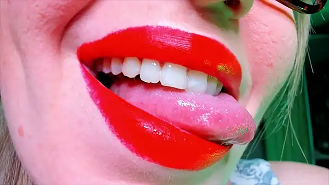 HotTiffani online show from 02.20.26