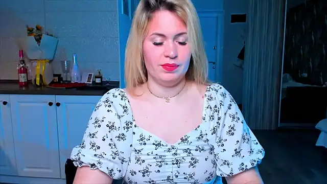 HotTiffani online show from 02.24.26