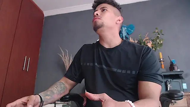 Snapshot of geirge_teacherxx chatting on 03.17.25 geirge teacherxx online show from 03.17.25