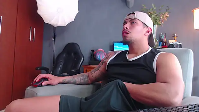 Snapshot of geirge_teacherxx chatting on 10.23.25 geirge teacherxx online show from 10.23.25