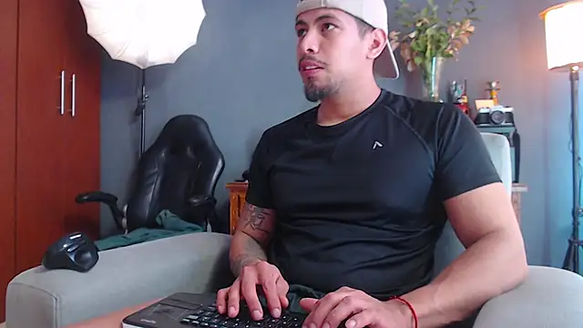 Snapshot of geirge_teacherxx chatting on 10.25.25 geirge teacherxx online show from 10.25.25