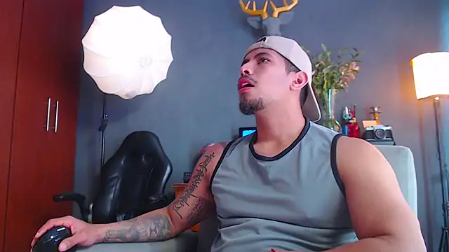 Snapshot of geirge_teacherxx chatting on 10.31.25 geirge teacherxx online show from 10.31.25