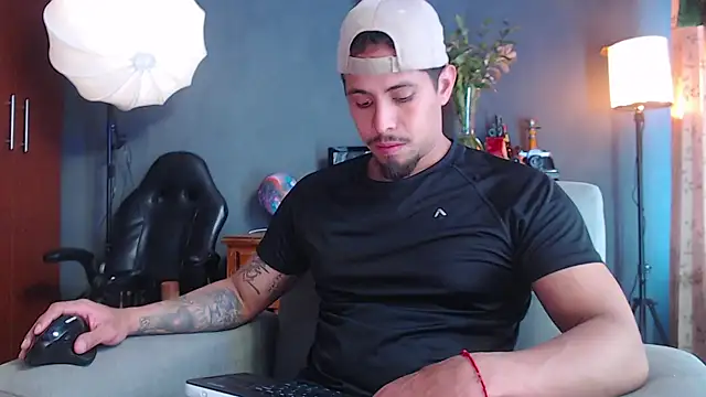 Snapshot of geirge_teacherxx chatting on 11.05.25 geirge teacherxx online show from 11.05.25