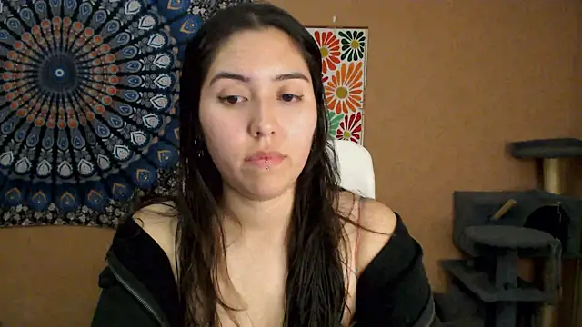 Snapshot of IntimateTales chatting on 11.06.25 IntimateTales online show from 11.06.25