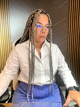 KellyBrooklyn  online show from 10.15.25