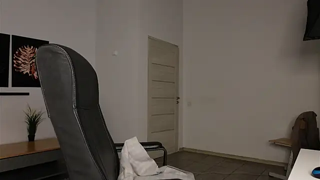 Snapshot of Tommy_Burnz chatting on 09.25.25 Tommy Burnz online show from 09.25.25