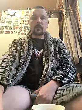 Snapshot of DanielOhCool chatting on 10.09.25 DanielOhCool online show from 10.09.25