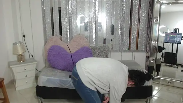 mijal queen online show from 02.15.25