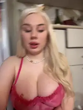 Snapshot of LaraHollywood chatting on 01.19.25 LaraHollywood online show from 01.19.25