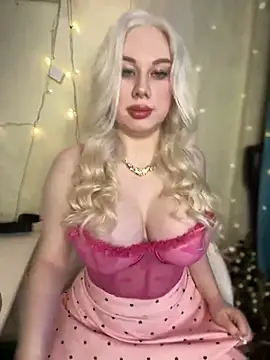Snapshot of LaraHollywood chatting on 02.15.25 LaraHollywood online show from 02.15.25