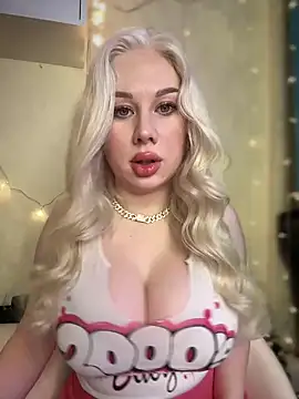 Snapshot of LaraHollywood chatting on 02.16.25 LaraHollywood online show from 02.16.25